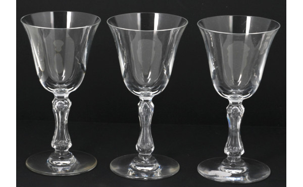 SAINT-LOUIS - 9 verres à pied en cristal