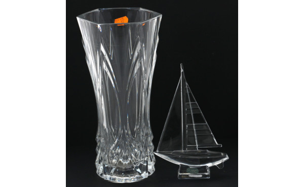Vase en cristal d'Arc et petit voilier e