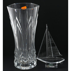 Vase en cristal d'Arc et petit voilier e