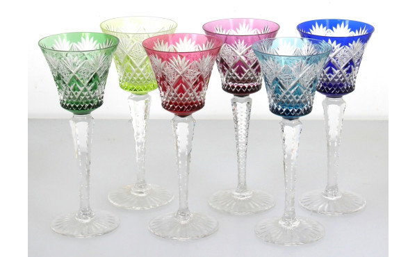 6 verres à pied en cristal taillé de cou