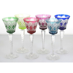 6 verres à pied en cristal taillé de cou