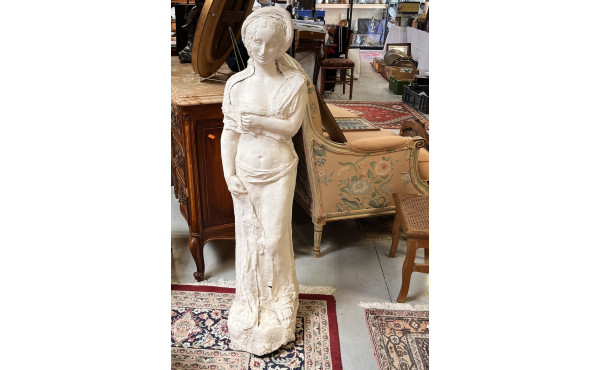 Statue en plâtre moulé "sujet féminin". 