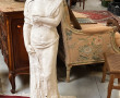 Statue en plâtre moulé "sujet féminin". 