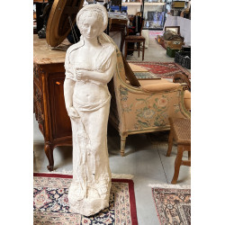 Statue en plâtre moulé "sujet féminin". 