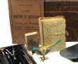 Coffret en bois sculpté : on y joint un 