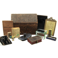 Coffret en bois sculpté : on y joint un 