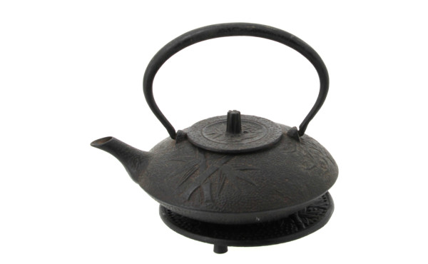 Théière en fonte décor bambou sur suppor