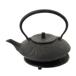 Théière en fonte décor bambou sur suppor