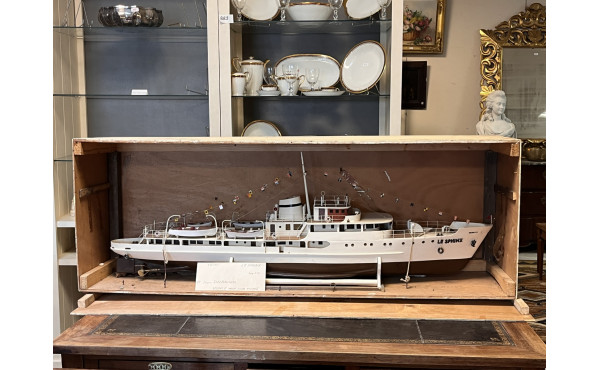 Maquette motorisée du yacht le Sphinx L