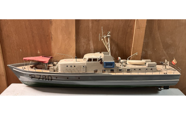 Maquette motorisée d'une Frégate P760, M