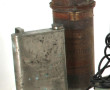 Lot comprenant une ancienne lampe d'atel