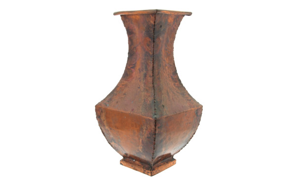Grand vase balustre en cuivre soudé à se