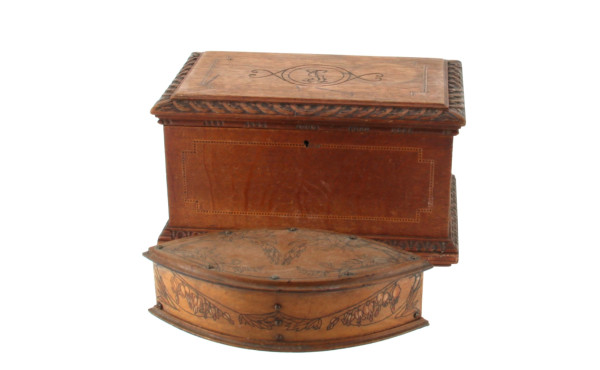 Lot de 2 coffrets anciens en bois, l'un 