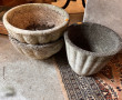 3 pots de jardin dont une paire en pierr