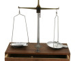 Balance de précision reposant sur socle 