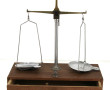 Balance de précision reposant sur socle 