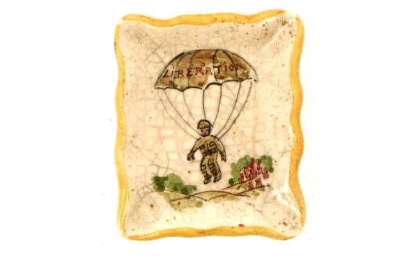 WW II - Petit vide-poche en faïence poly