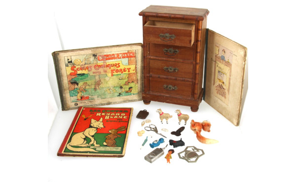 Petit meuble de poupée circa 1900/1920 e