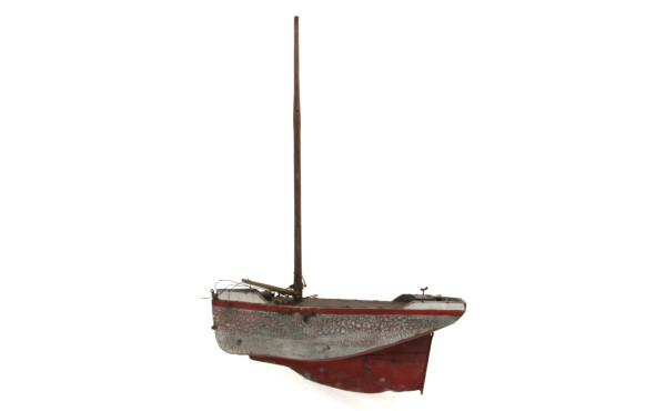 Voilier de bassin ancien, en l'état