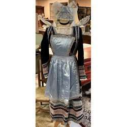 Costume de femme de Pont Aven vers 1980 