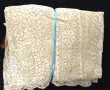 Grande nappe ancienne à décor d'oiseaux 