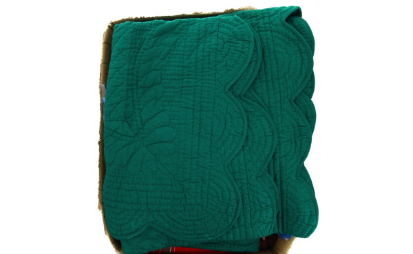 Lot de 2 boutis provenciaux et linge div