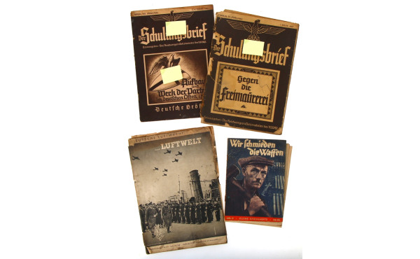 WW II - 4 revues et fascicules en allema