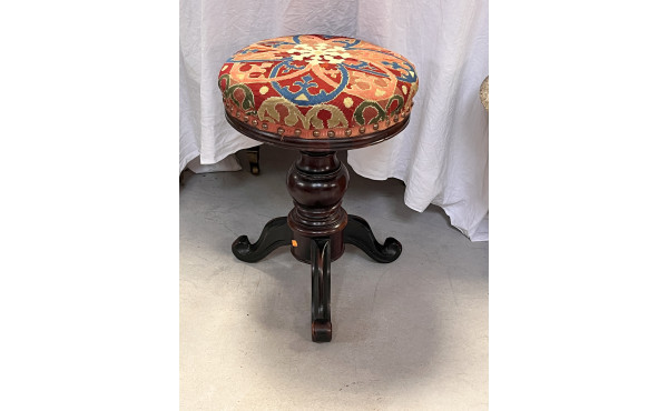 Tabouret piano assise tapisserie fin XIX
