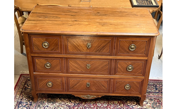 Commode ancienne en noyer et placage, fi