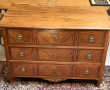Commode ancienne en noyer et placage, fi