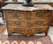 Commode XVIIIème en placage, ouvrant à 3