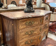 Commode XVIIIème en placage, ouvrant à 3