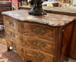 Commode XVIIIème en placage, ouvrant à 3