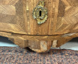 Commode XVIIIème en placage, ouvrant à 3