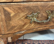 Commode XVIIIème en placage, ouvrant à 3