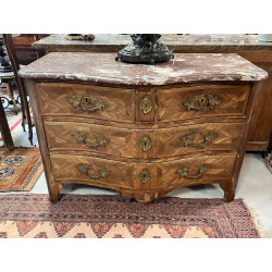 Commode XVIIIème en placage, ouvrant à 3