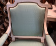 Deux fauteuils de style Louis XVI, en bo