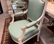 Deux fauteuils de style Louis XVI, en bo