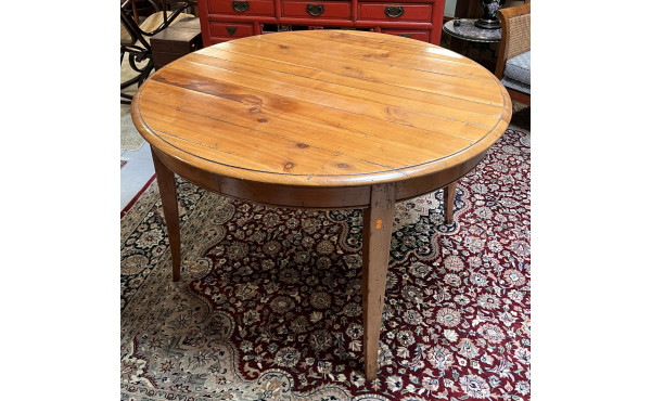 Belle table ronde en bois fruitier, H 75