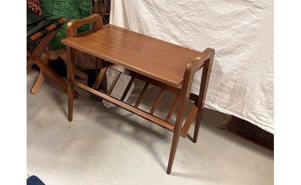 Table porte-revue style scandinave, H 55