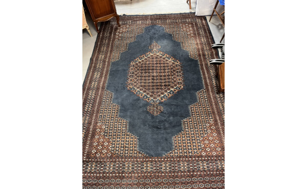 Grand tapis en laine points noués à fond