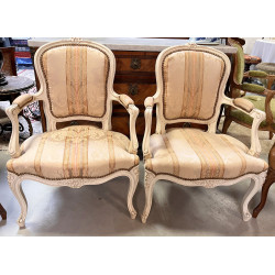 Paire de fauteuils cabriolets style Loui