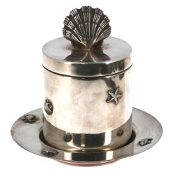 Pot couvert sur soucoupe en métal argent