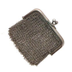Petit porte-monnaie en argent et maille 