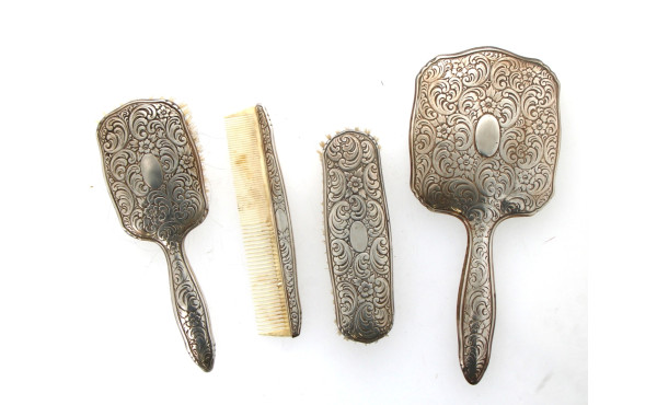 Nécessaire de toilette en argent 800ème 