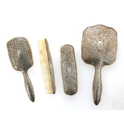 Nécessaire de toilette en argent 800ème 