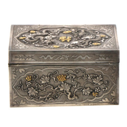 Coffret asiatique en argent à décor de d
