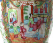 CHINE, Canton - Vase balustre en porcela