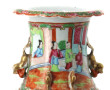 CHINE, Canton - Vase balustre en porcela