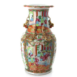CHINE, Canton - Vase balustre en porcela
